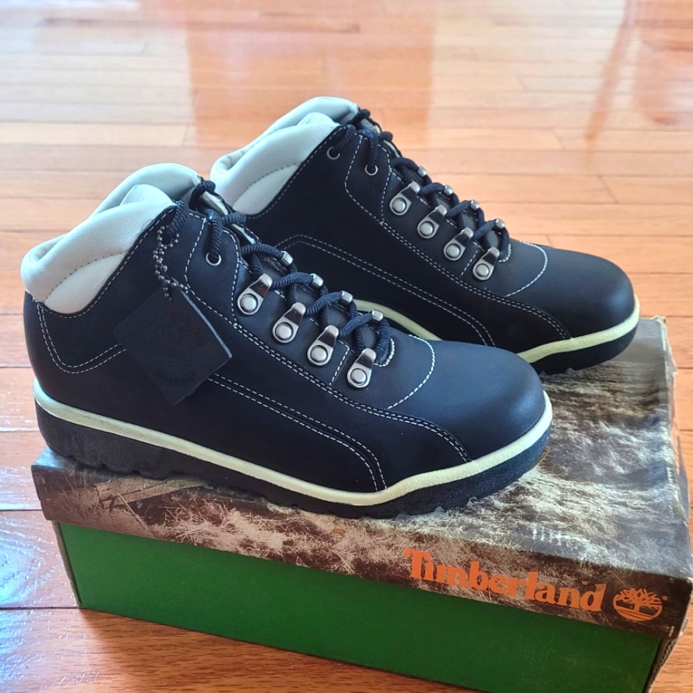 TIMBERLAND: Waterproof Impermeable Boots. Black Colorway. Junior Boots.